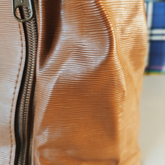 Louise Vuitton's Epi leather Authentic 'via demizon' backpack - fixed price - Picture 8 of 14